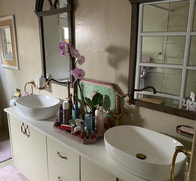 Bathroom Vanity Unit - Cappuccino Melamine ( Peen Finish ) - Magnolia Quartz Top.